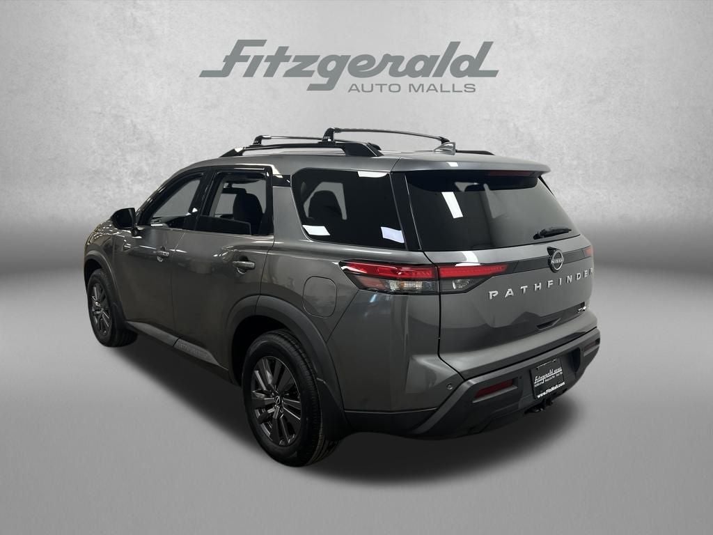 2022 Nissan Pathfinder SV