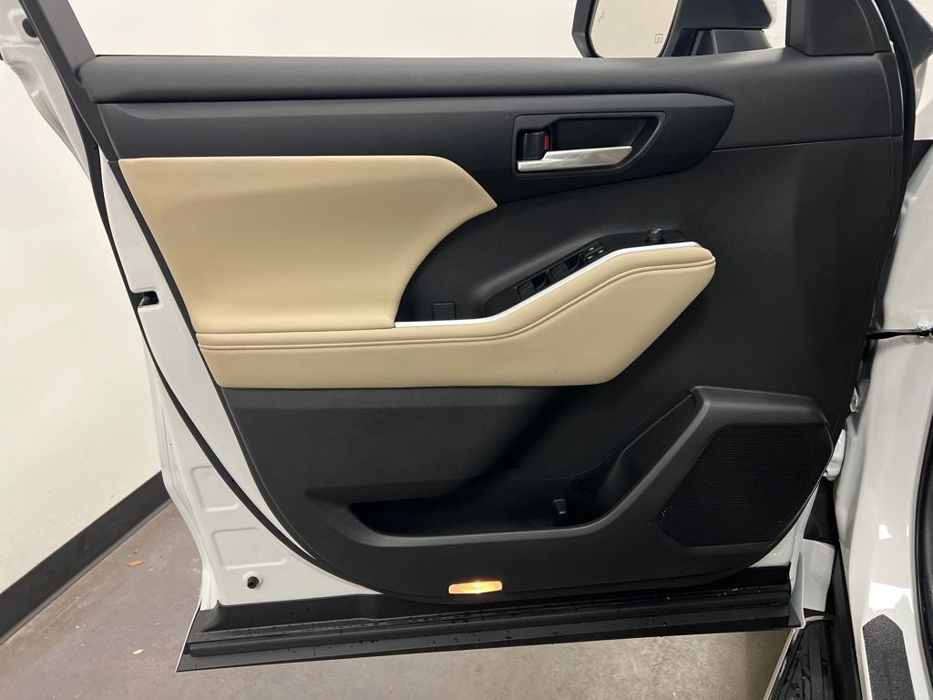 2025 Toyota Highlander Hybrid XLE