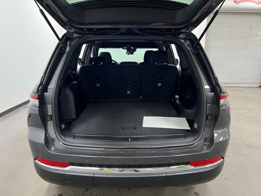 2025 Jeep Grand Cherokee GRAND CHEROKEE LAREDO 4X2