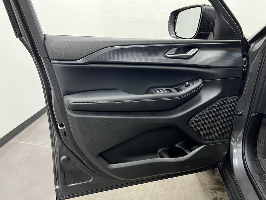 2025 Jeep Grand Cherokee GRAND CHEROKEE LAREDO 4X2