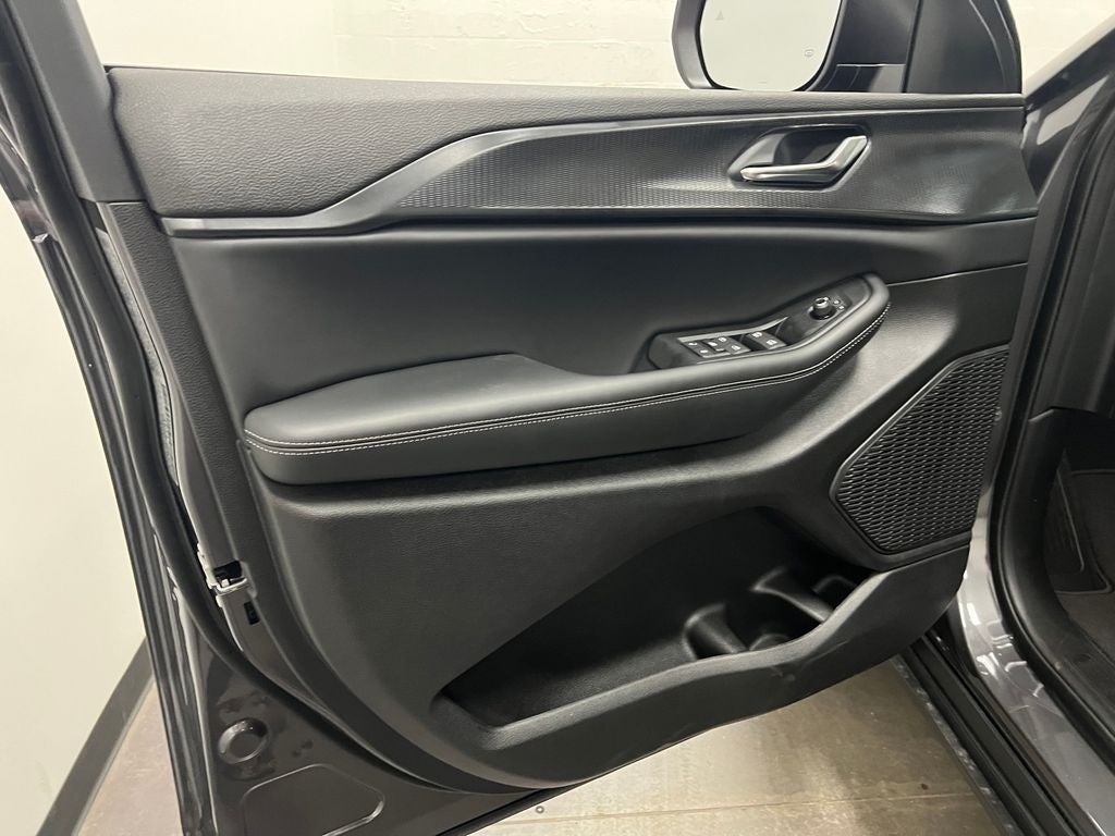 2025 Jeep Grand Cherokee GRAND CHEROKEE LAREDO 4X2