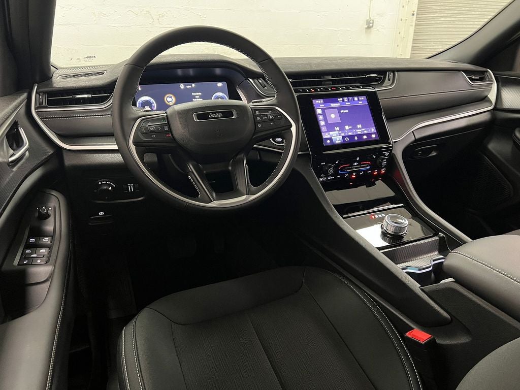 2025 Jeep Grand Cherokee GRAND CHEROKEE LAREDO 4X2