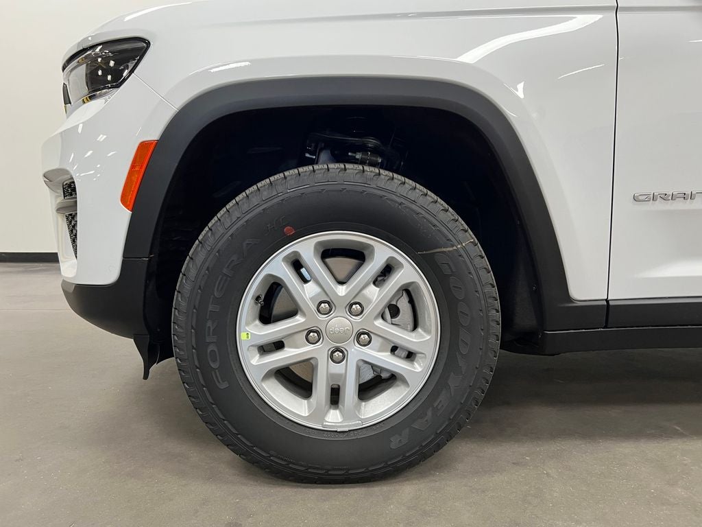 2025 Jeep Grand Cherokee GRAND CHEROKEE LAREDO 4X2