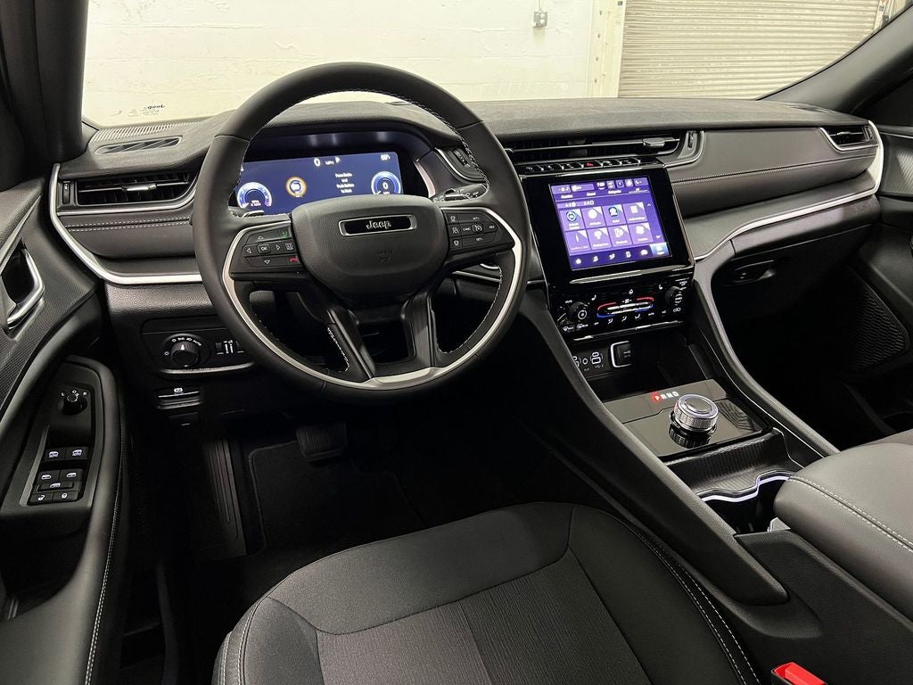 2025 Jeep Grand Cherokee GRAND CHEROKEE LAREDO 4X2