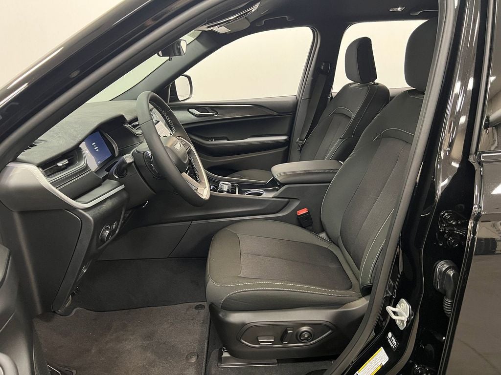 2025 Jeep Grand Cherokee GRAND CHEROKEE LAREDO 4X2