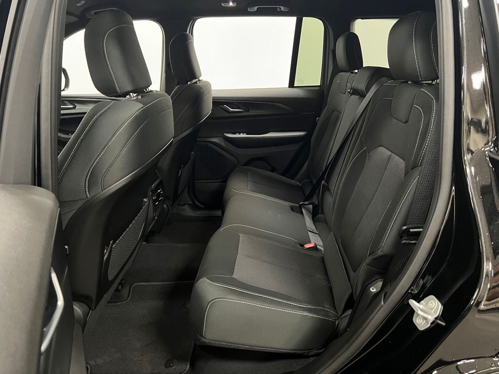 2025 Jeep Grand Cherokee GRAND CHEROKEE LAREDO 4X2