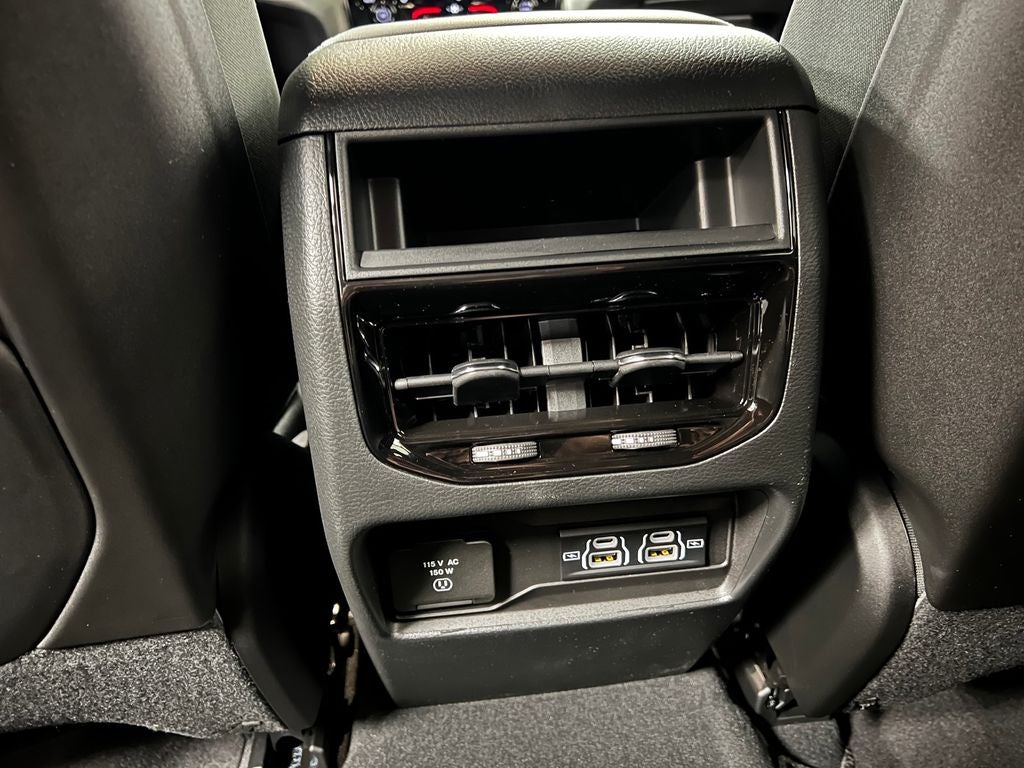 2025 Jeep Grand Cherokee GRAND CHEROKEE LAREDO 4X2