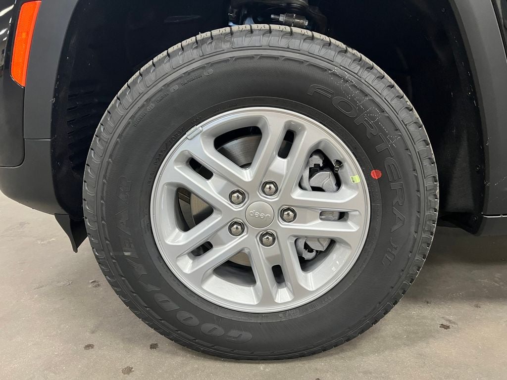 2025 Jeep Grand Cherokee GRAND CHEROKEE LAREDO 4X2