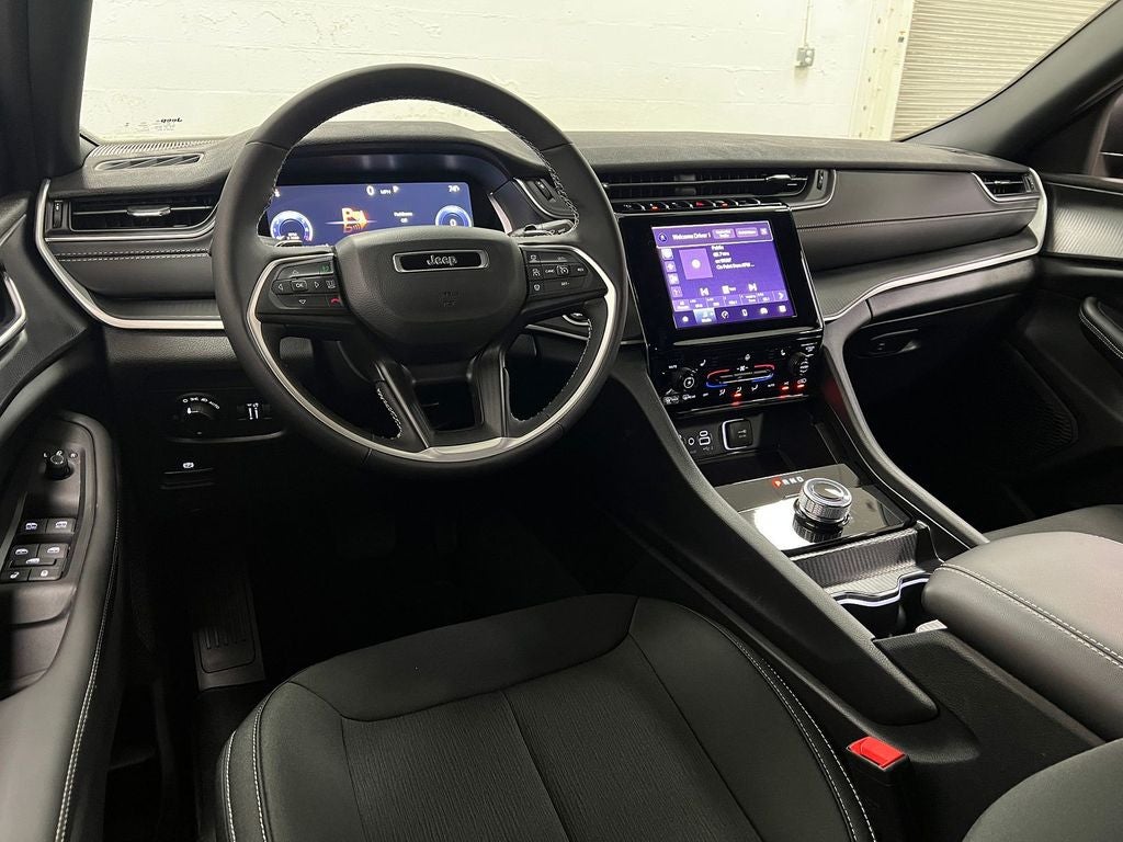 2025 Jeep Grand Cherokee GRAND CHEROKEE LAREDO 4X2