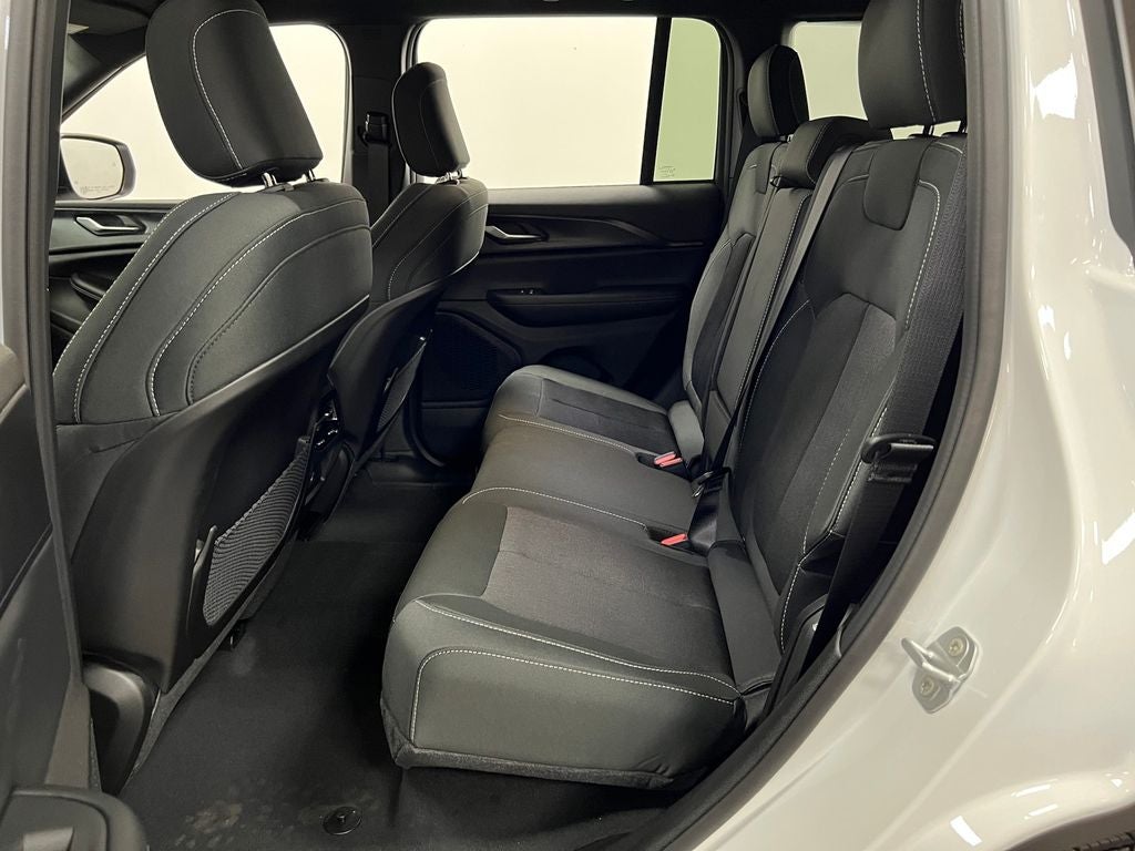 2025 Jeep Grand Cherokee GRAND CHEROKEE LAREDO 4X2