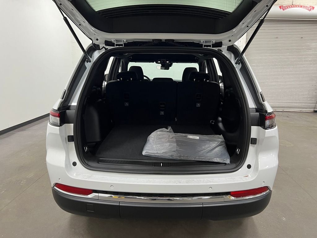 2025 Jeep Grand Cherokee GRAND CHEROKEE LAREDO 4X2