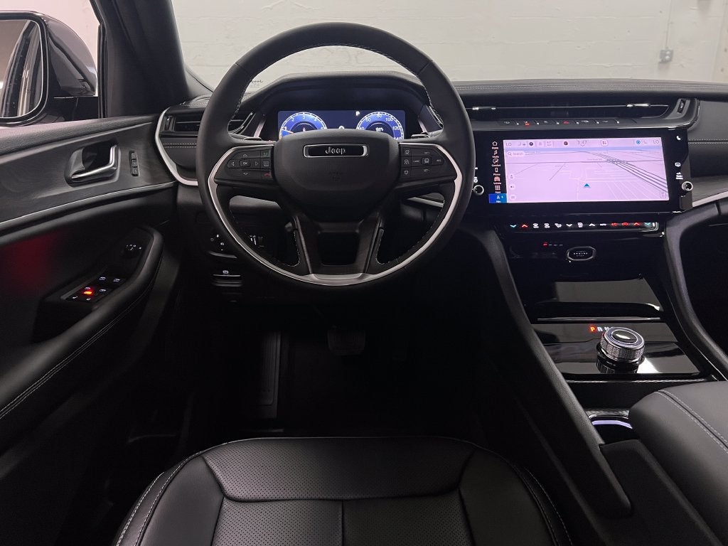 2027 Jeep Grand Cherokee GRAND CHEROKEE LIMITED 4X2
