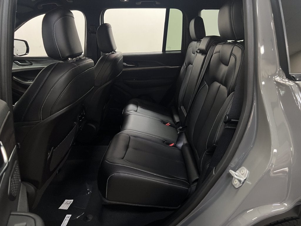 2027 Jeep Grand Cherokee GRAND CHEROKEE LIMITED 4X2