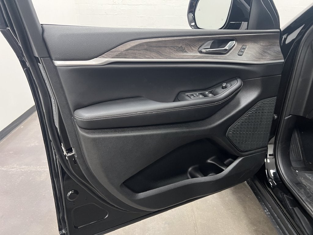 2027 Jeep Grand Cherokee GRAND CHEROKEE LIMITED 4X2