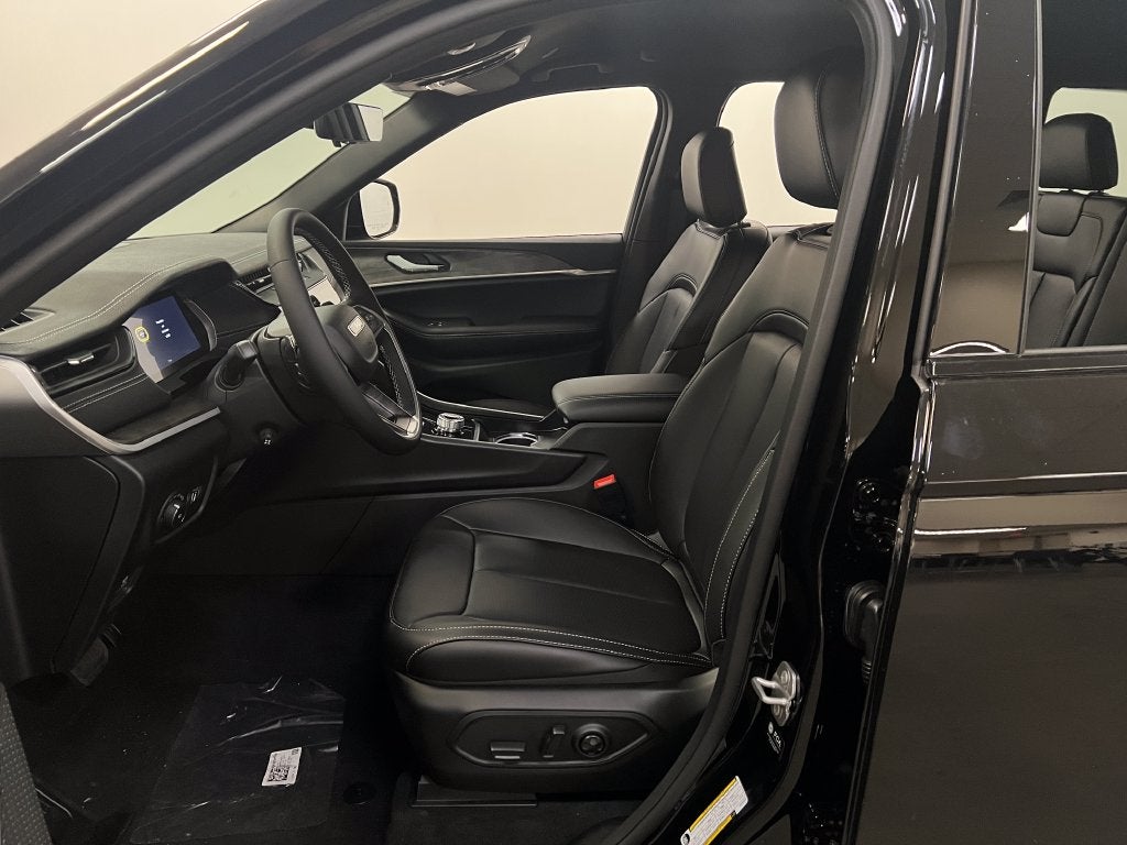 2027 Jeep Grand Cherokee GRAND CHEROKEE LIMITED 4X2