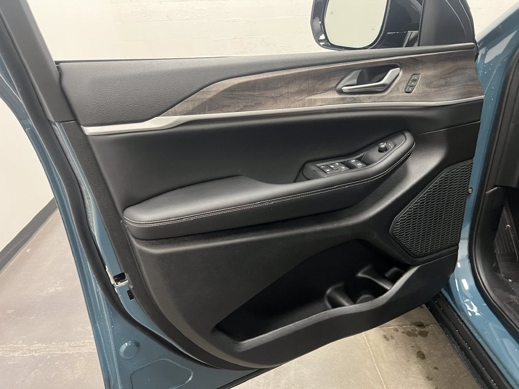 2027 Jeep Grand Cherokee GRAND CHEROKEE LIMITED 4X2