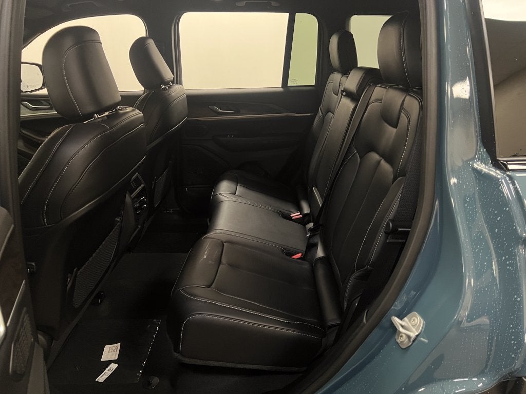 2027 Jeep Grand Cherokee GRAND CHEROKEE LIMITED 4X2