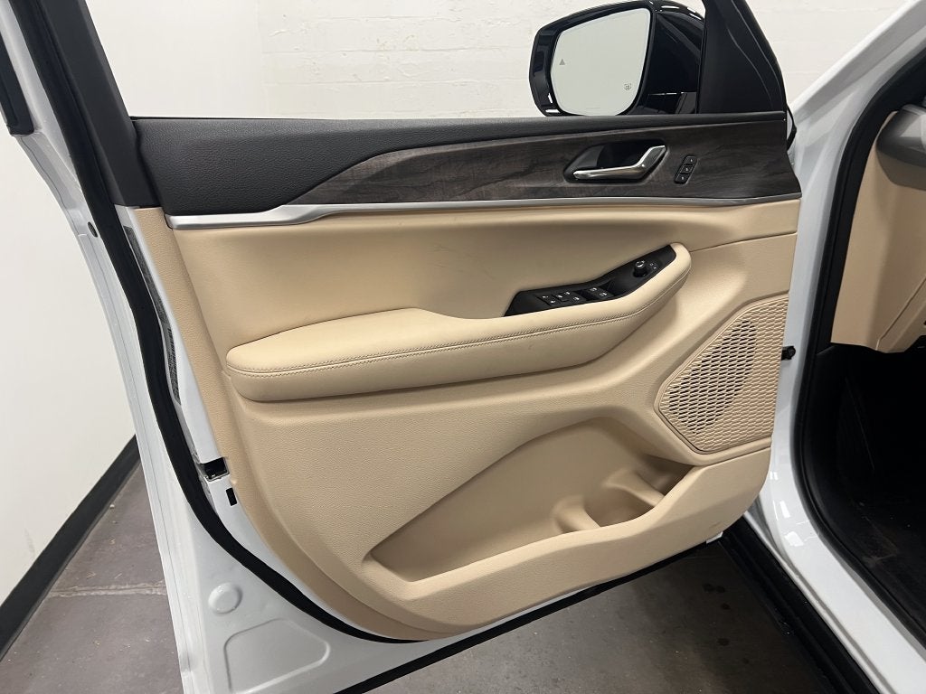 2027 Jeep Grand Cherokee GRAND CHEROKEE LIMITED 4X4