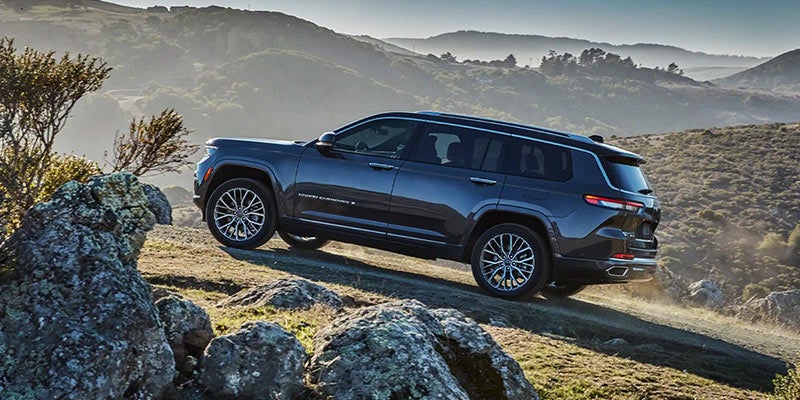 Jeep Grand Cherokee L model side view