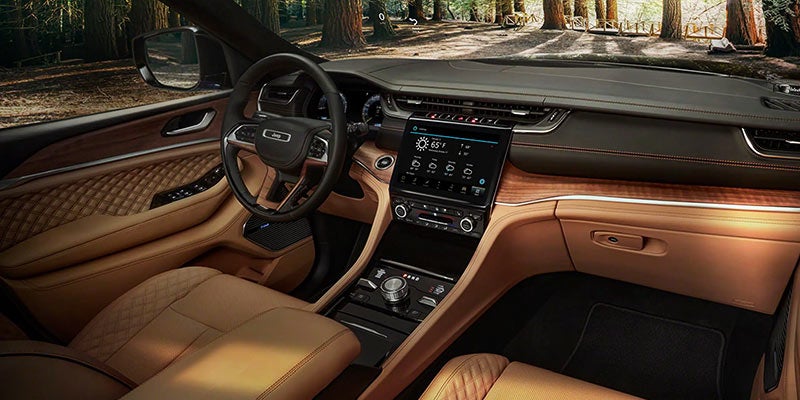 Jeep Grand Cherokee L model interior view