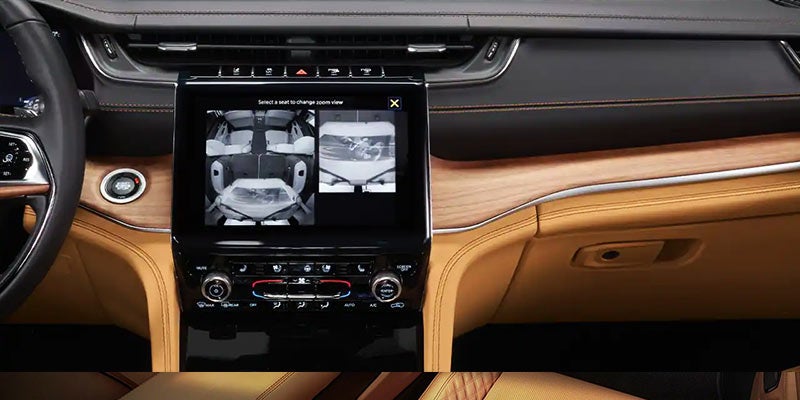 Jeep Grand Cherokee L model interior view